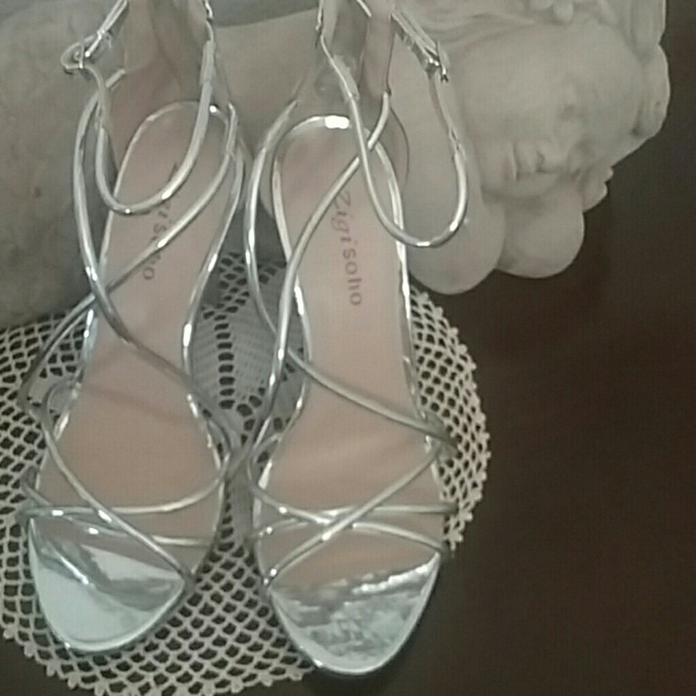 Zigisoho Blaker Heels, silver, NWOT
